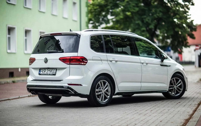 Volkswagen Touran cena 103900 przebieg: 135406, rok produkcji 2017 z Kostrzyn nad Odrą małe 562